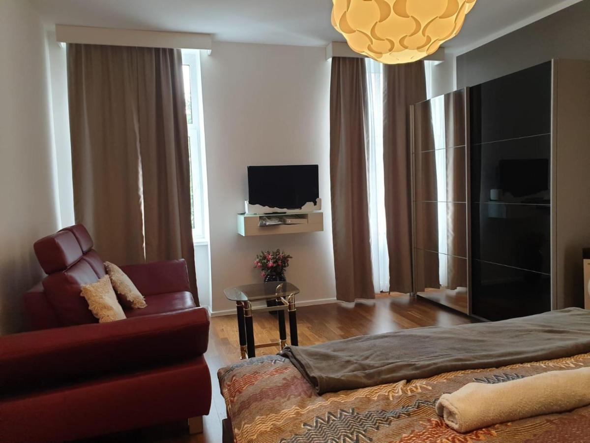 Deluxe Apartment 5P Mm A Вена Экстерьер фото